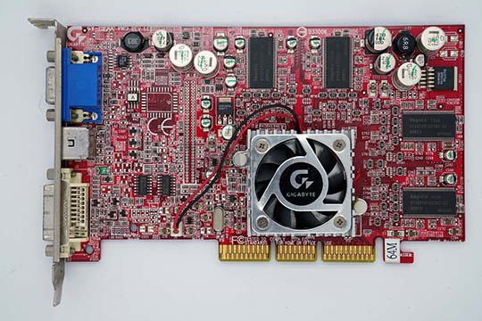 ATI 技嘉 GIGABYTE Radeon 9000 Pro 64MB 显示卡（ATI Radeon 9000芯片）